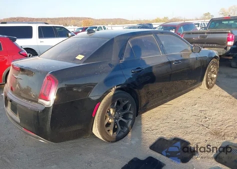 2016 Chrysler 300 300S Alloy Edition z USA, uszkodzony, nr VIN 2C3CCABG0GH295065